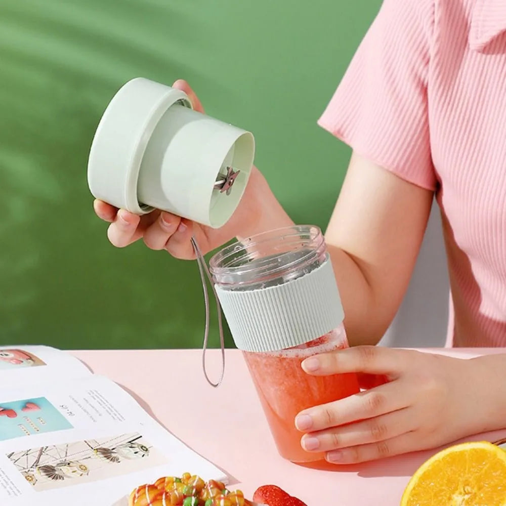 Portable Wireless Electric Fruit Juicer Cup Handheld 350 ML Juice Blender Cup Transparent with Straw Smoothie Mixer Cup Home
